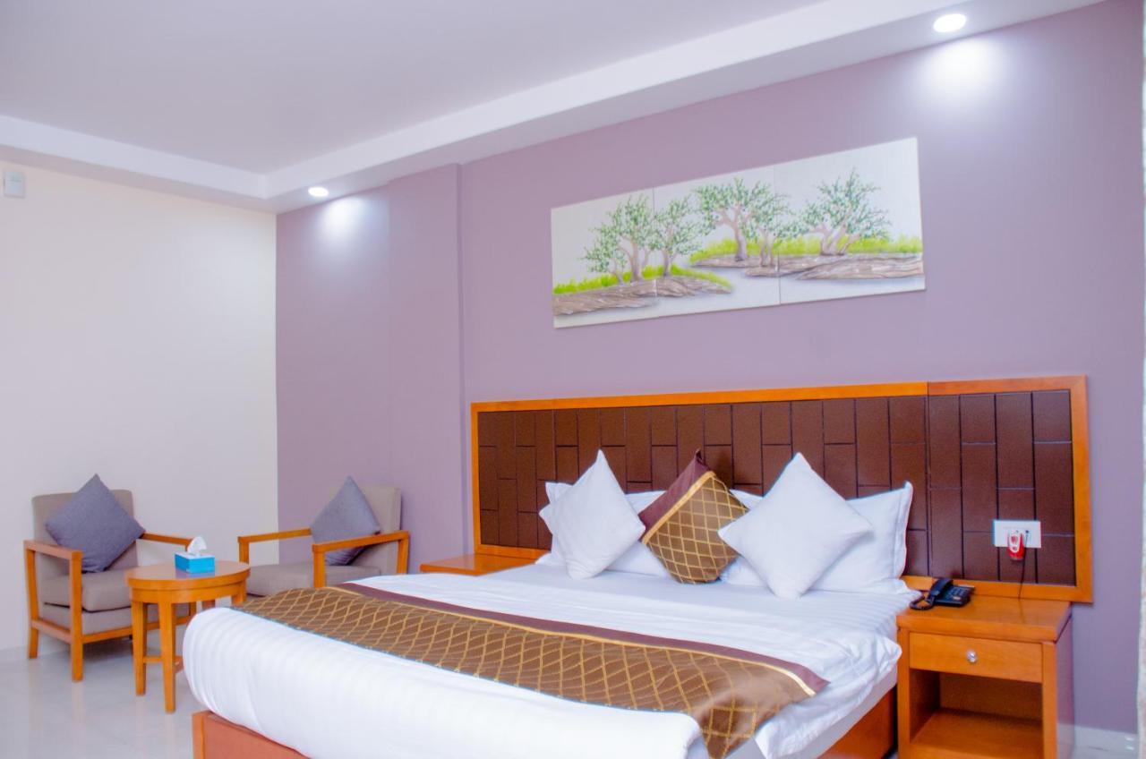 Hotel Platinum 金沙萨 外观 照片
