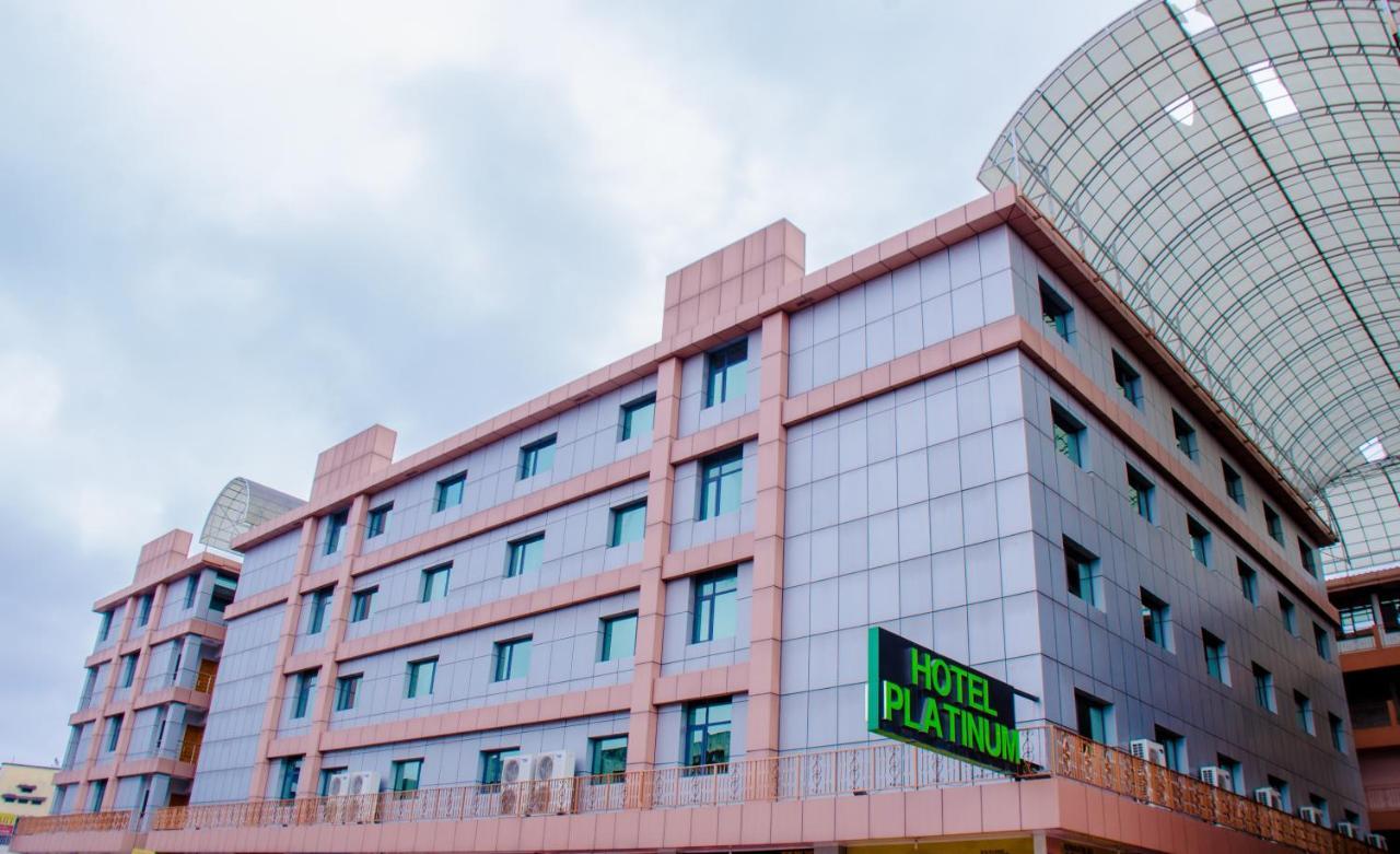 Hotel Platinum 金沙萨 外观 照片