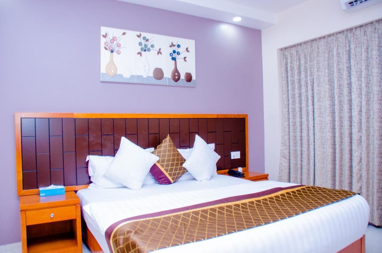 Hotel Platinum 金沙萨 外观 照片
