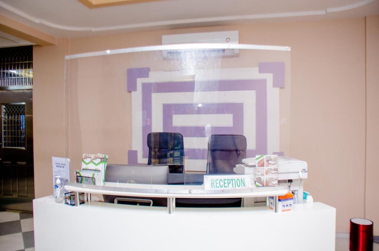Hotel Platinum 金沙萨 外观 照片