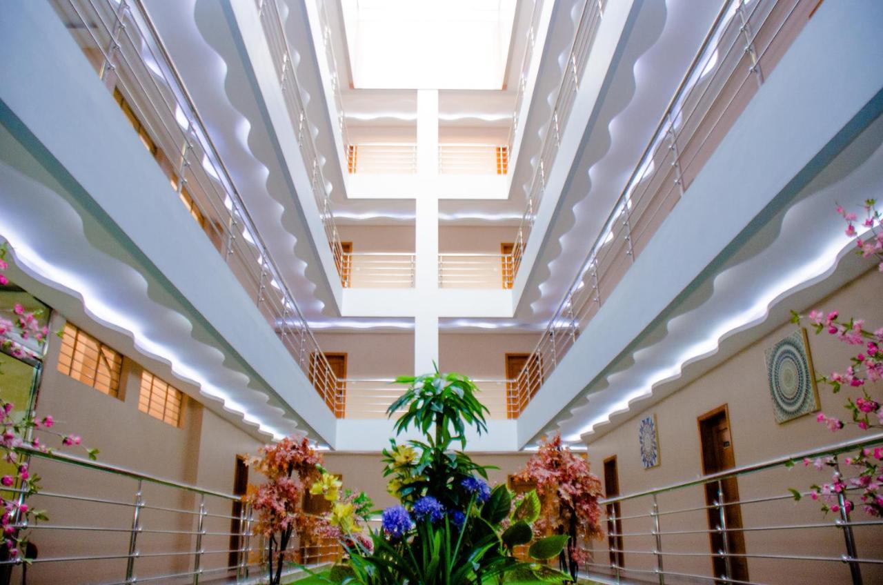 Hotel Platinum 金沙萨 外观 照片