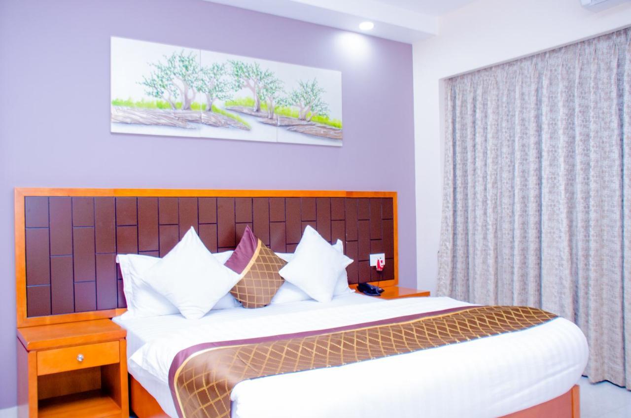 Hotel Platinum 金沙萨 外观 照片