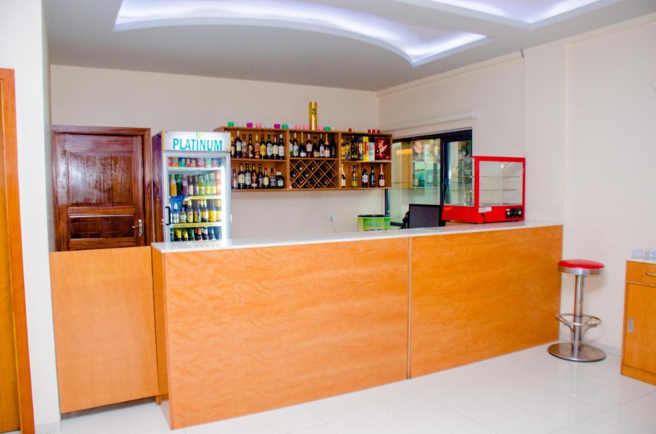 Hotel Platinum 金沙萨 外观 照片